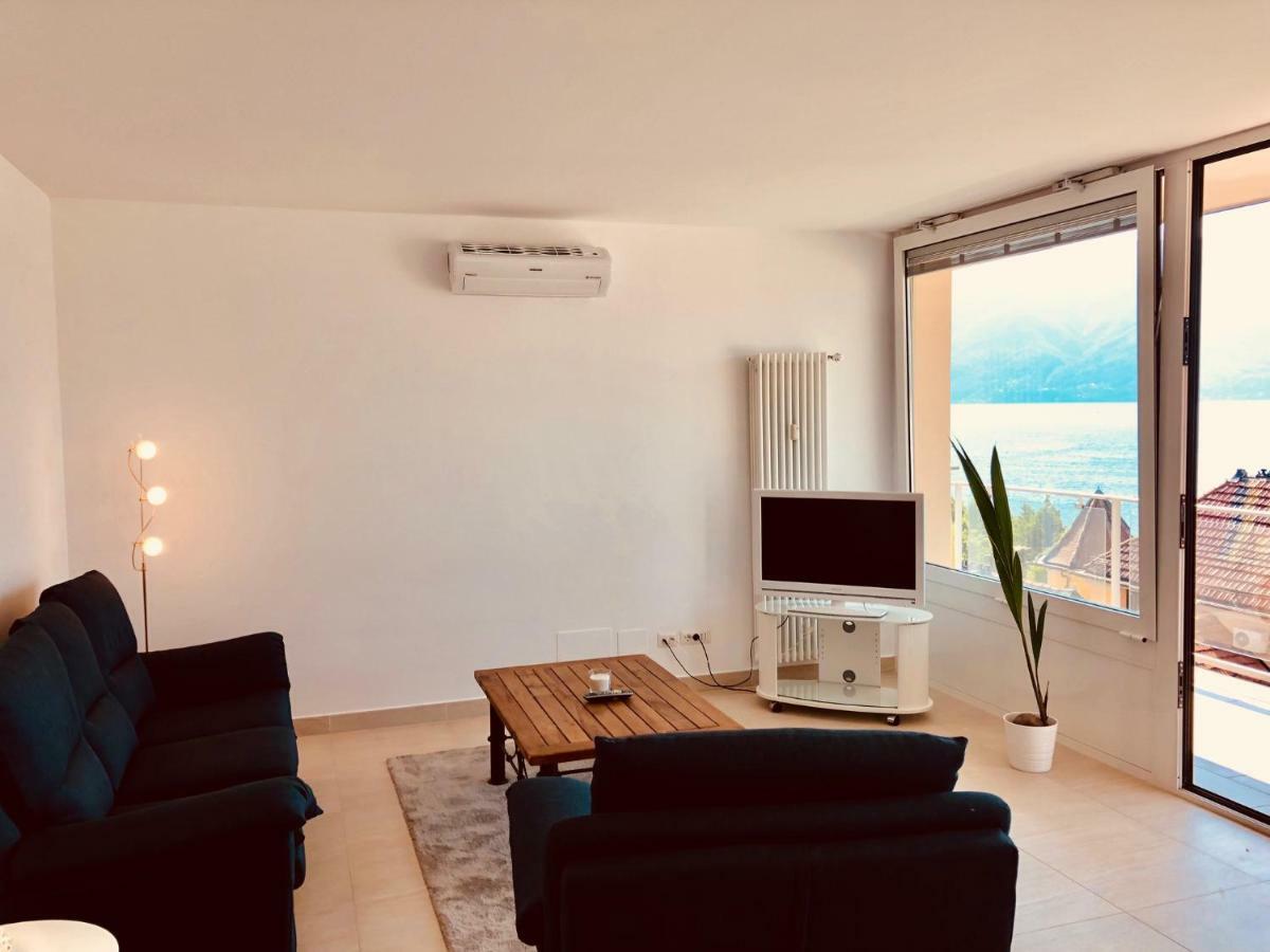 Attico Palazzo Di Vetro Apartment Luino Luaran gambar